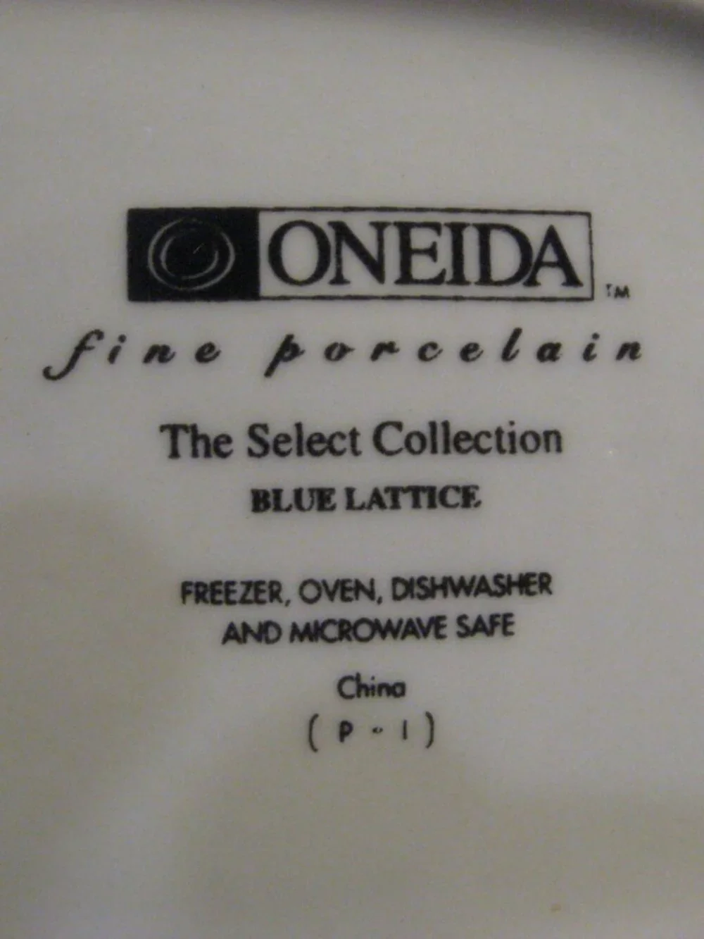 ONEIDA BLUE LATTICE QUARTER POUND COVERED BUTTER DISH